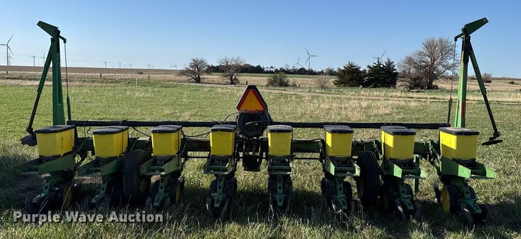 image for item EG6355 1988 John Deere 7300 planter