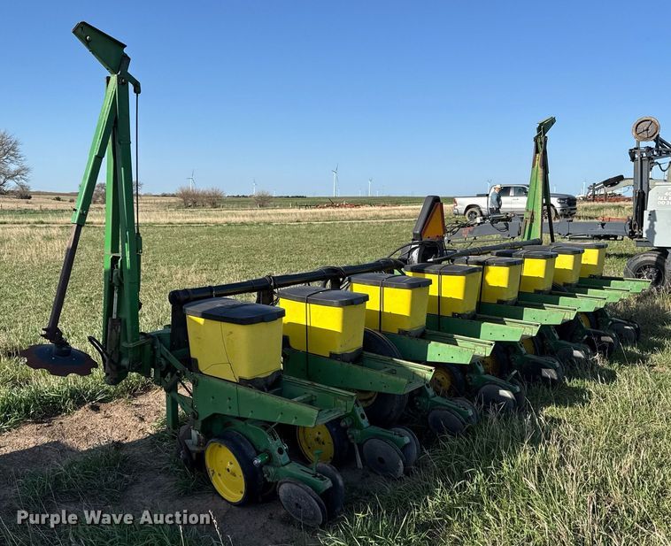 image for item EG6355 1988 John Deere 7300 planter