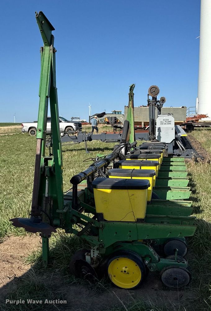 image for item EG6355 1988 John Deere 7300 planter