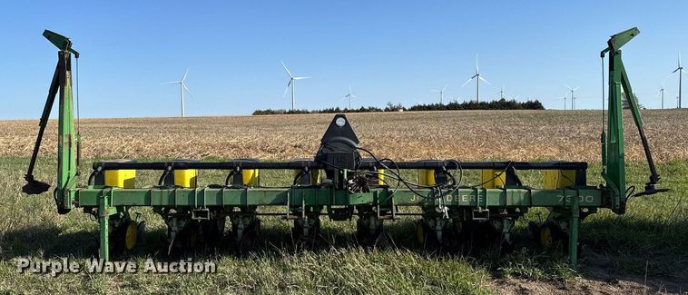 image for item EG6355 1988 John Deere 7300 planter