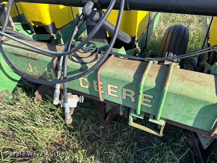 image for item EG6355 1988 John Deere 7300 planter