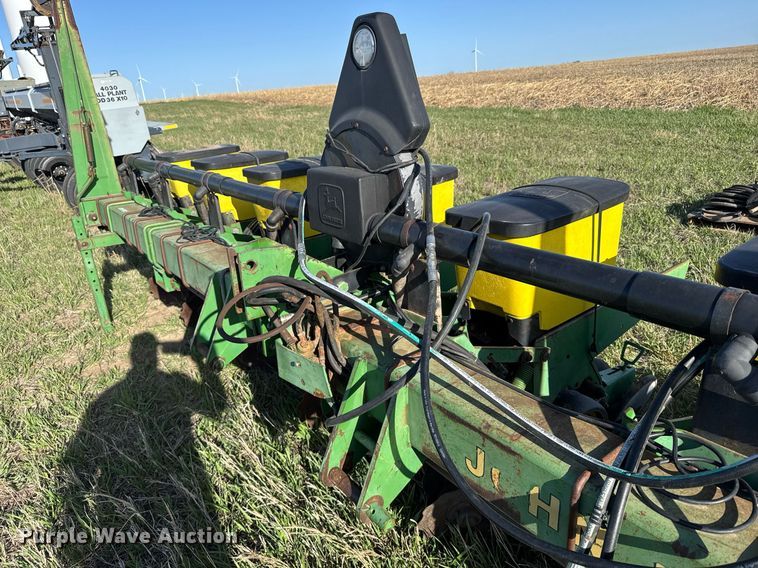 image for item EG6355 1988 John Deere 7300 planter