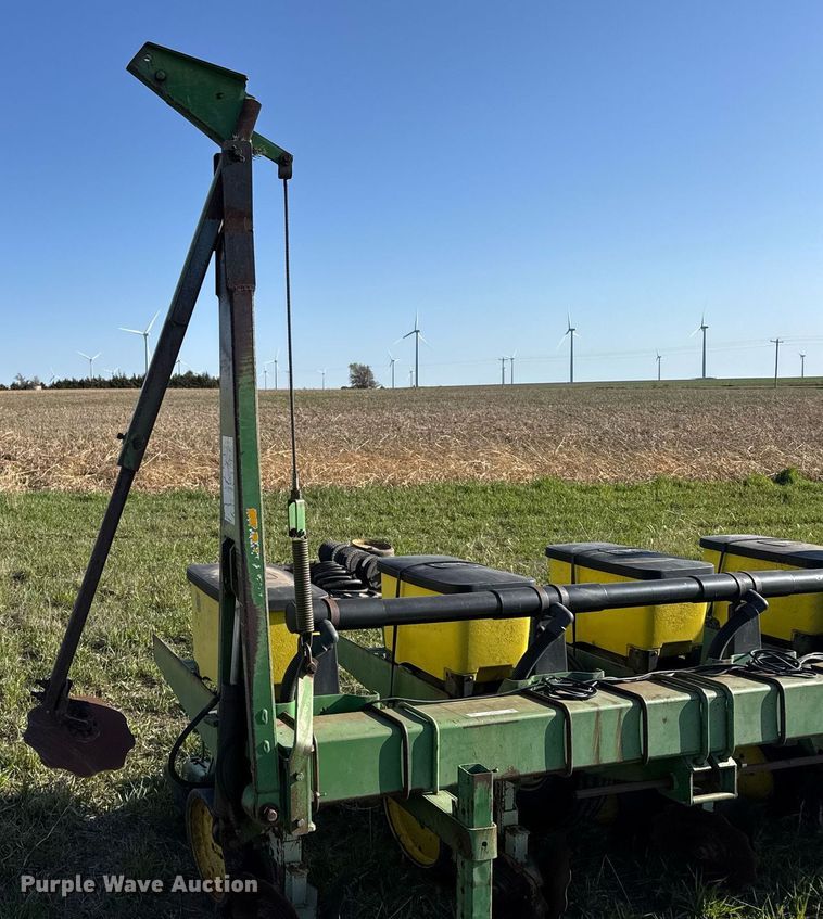 image for item EG6355 1988 John Deere 7300 planter