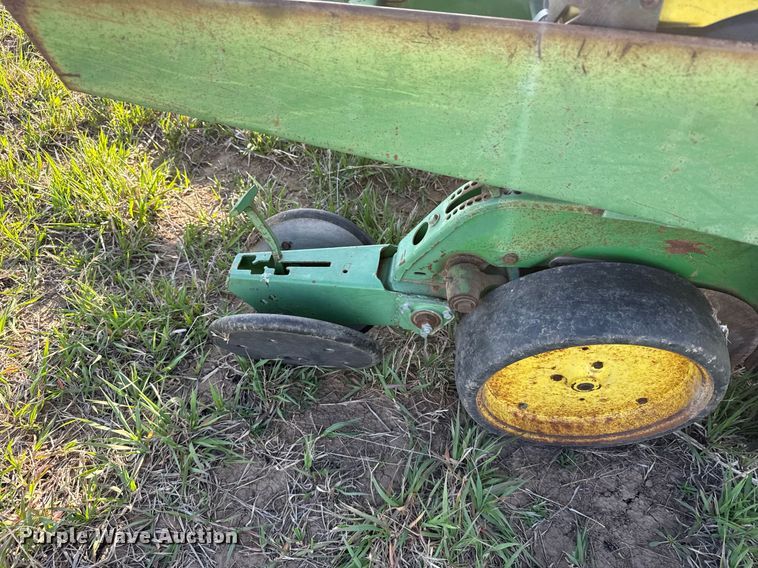 image for item EG6355 1988 John Deere 7300 planter