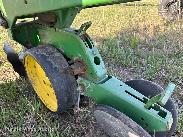 image for item EG6355 1988 John Deere 7300 planter
