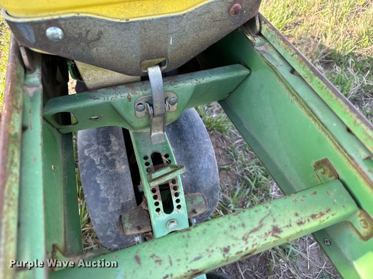 image for item EG6355 1988 John Deere 7300 planter