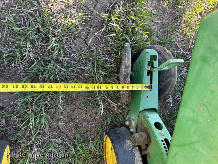 image for item EG6355 1988 John Deere 7300 planter