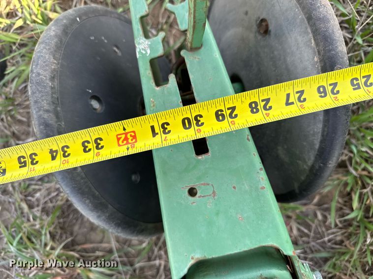 image for item EG6355 1988 John Deere 7300 planter