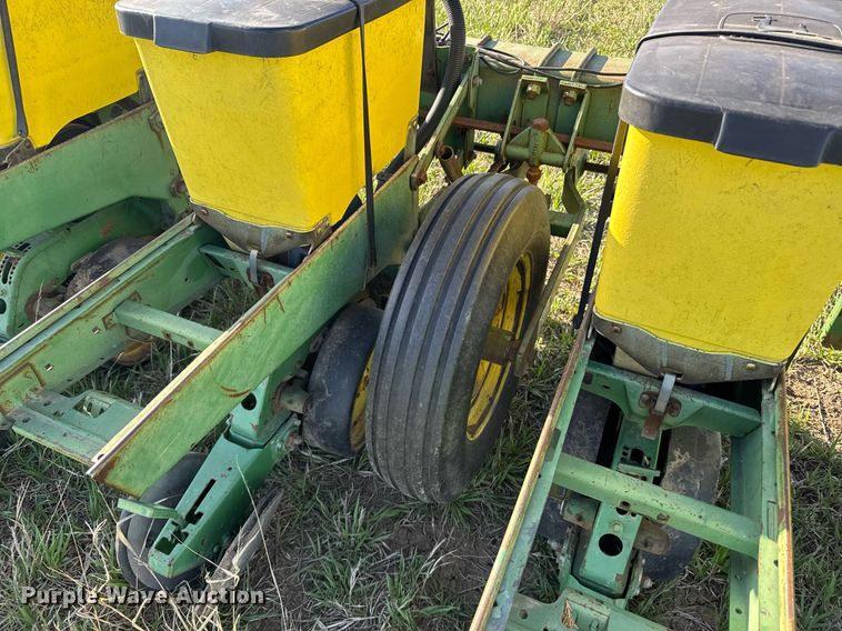 image for item EG6355 1988 John Deere 7300 planter