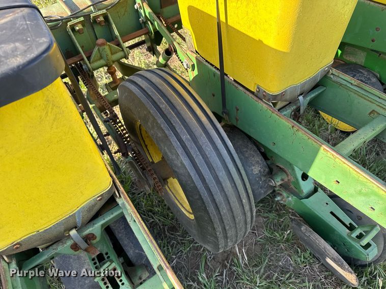 image for item EG6355 1988 John Deere 7300 planter