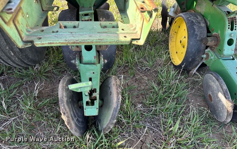 image for item EG6355 1988 John Deere 7300 planter