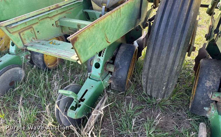 image for item EG6355 1988 John Deere 7300 planter