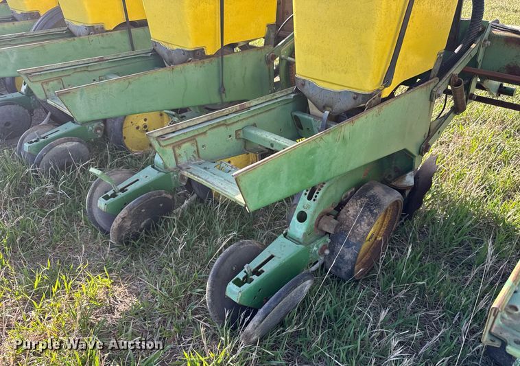 image for item EG6355 1988 John Deere 7300 planter