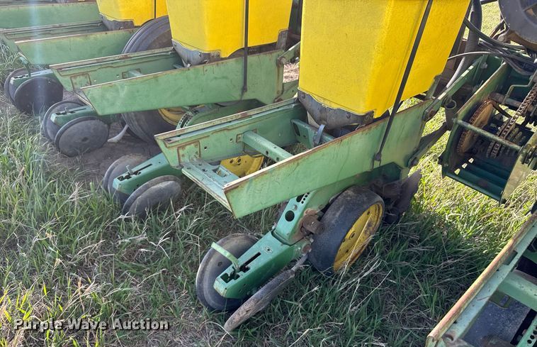 image for item EG6355 1988 John Deere 7300 planter