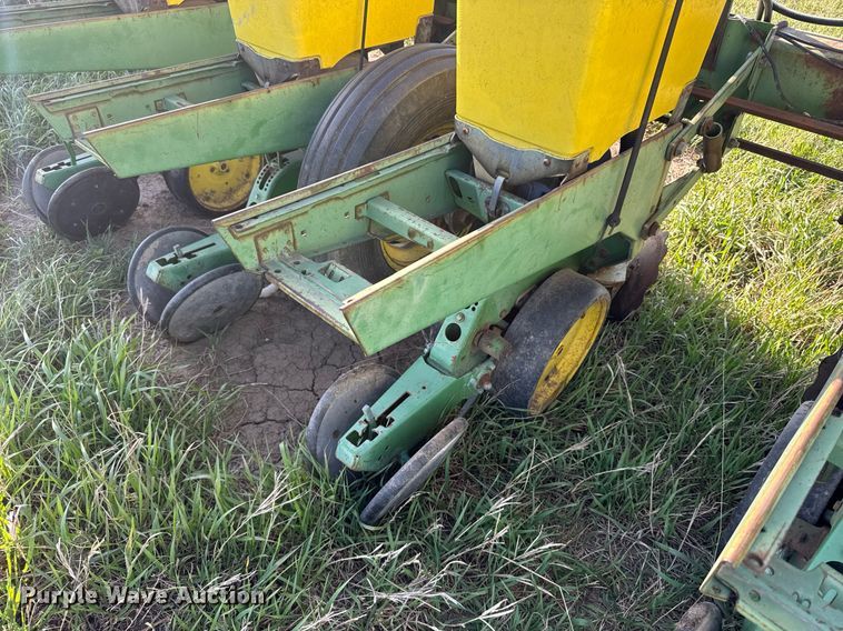 image for item EG6355 1988 John Deere 7300 planter