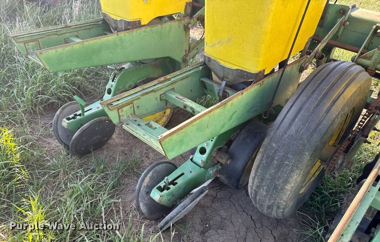 image for item EG6355 1988 John Deere 7300 planter