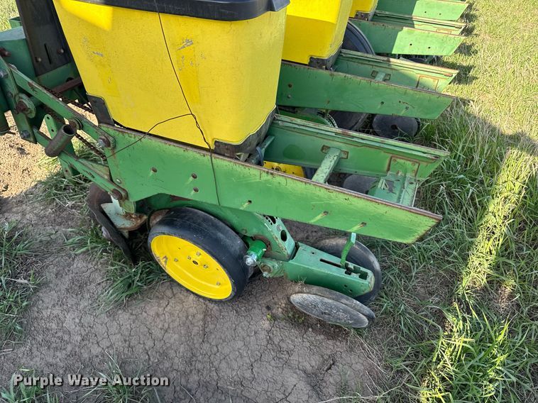 image for item EG6355 1988 John Deere 7300 planter