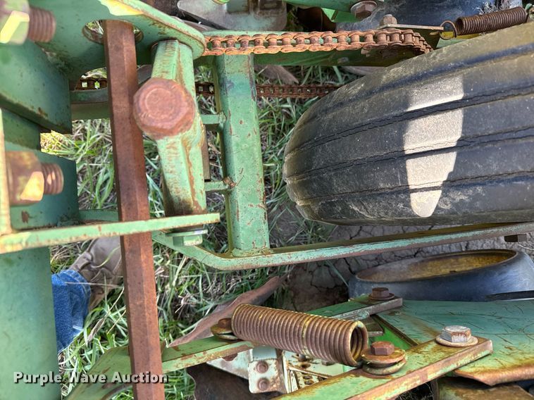 image for item EG6355 1988 John Deere 7300 planter