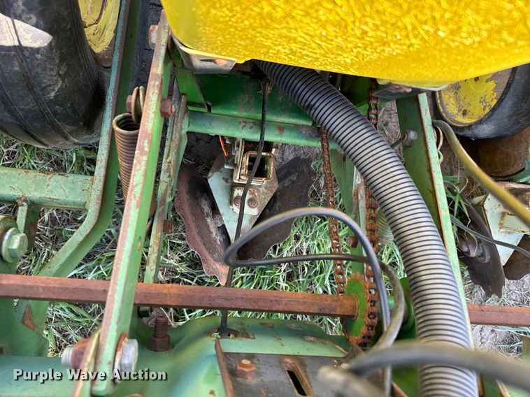 image for item EG6355 1988 John Deere 7300 planter