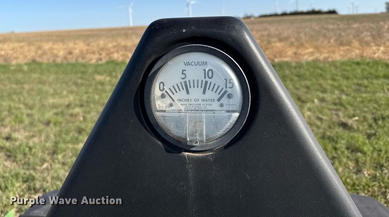 image for item EG6355 1988 John Deere 7300 planter