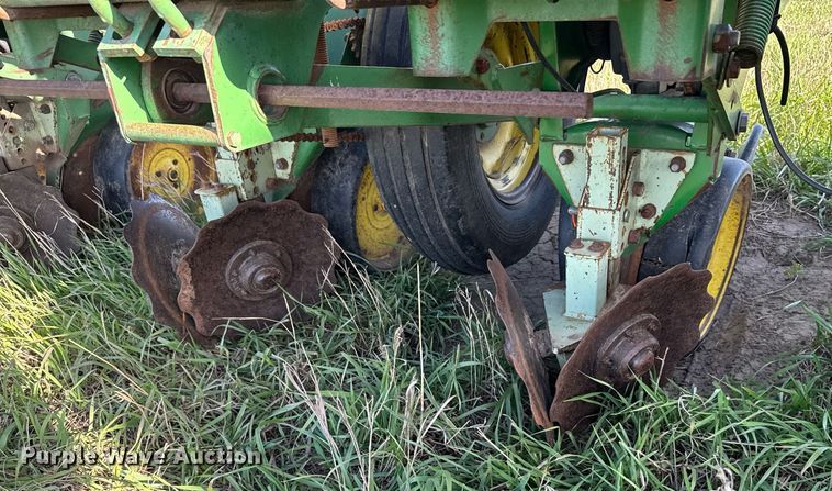 image for item EG6355 1988 John Deere 7300 planter