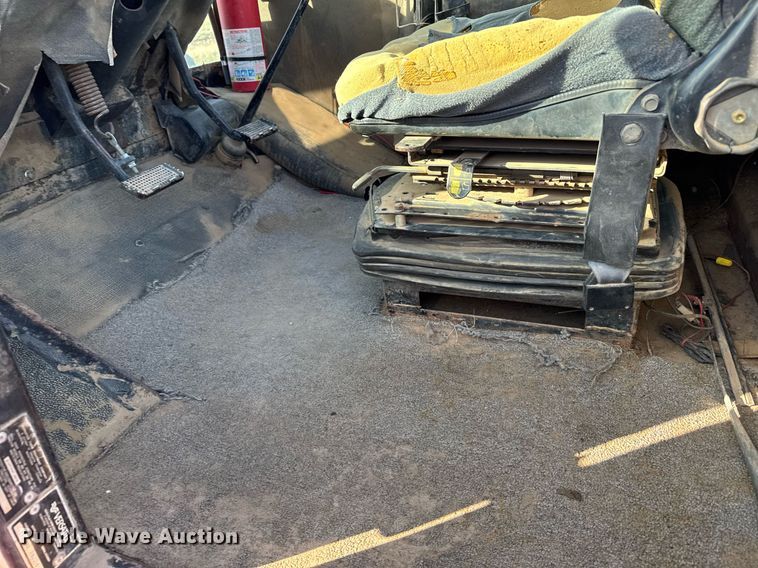 image for item EG6356 1982 Versatile 895 4WD tractor