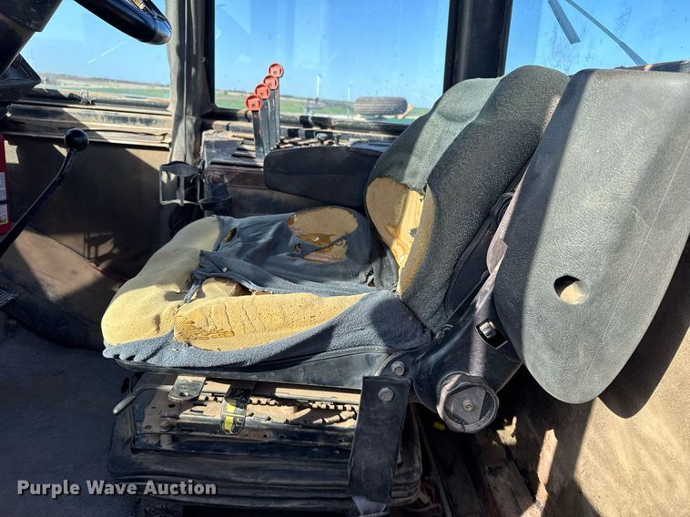 image for item EG6356 1982 Versatile 895 4WD tractor