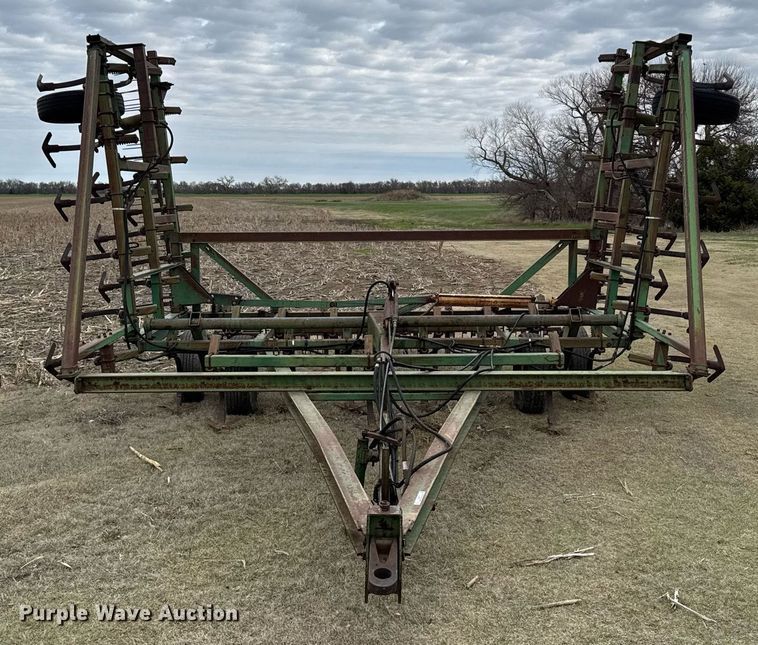 image for item EG6370 John Deere 1000 field cultivator