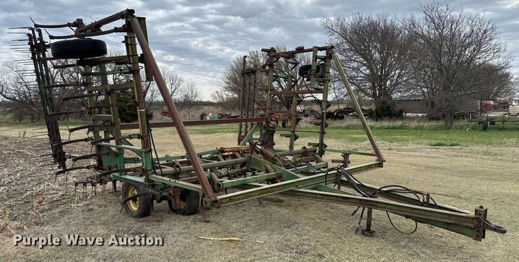 image for item EG6370 John Deere 1000 field cultivator