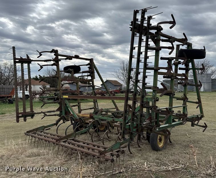 image for item EG6370 John Deere 1000 field cultivator
