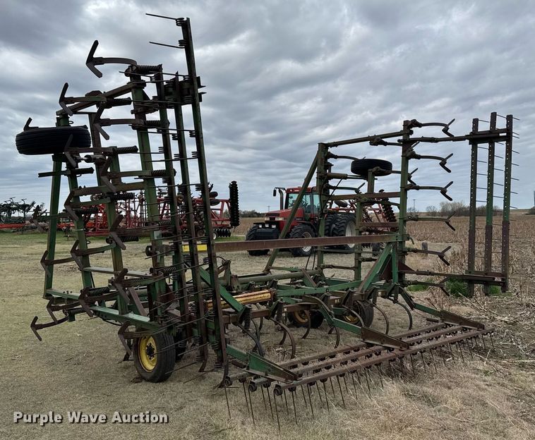 image for item EG6370 John Deere 1000 field cultivator