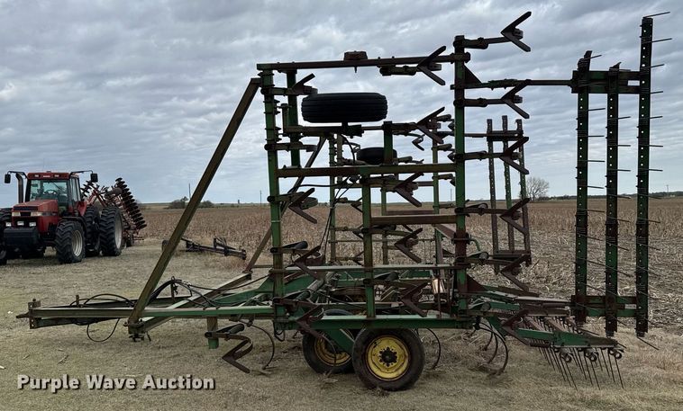 image for item EG6370 John Deere 1000 field cultivator
