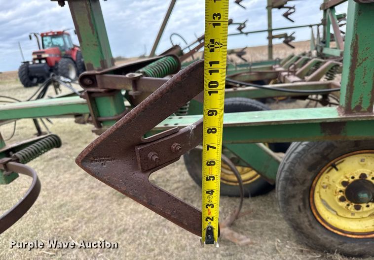 image for item EG6370 John Deere 1000 field cultivator