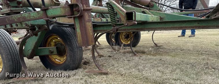 image for item EG6370 John Deere 1000 field cultivator
