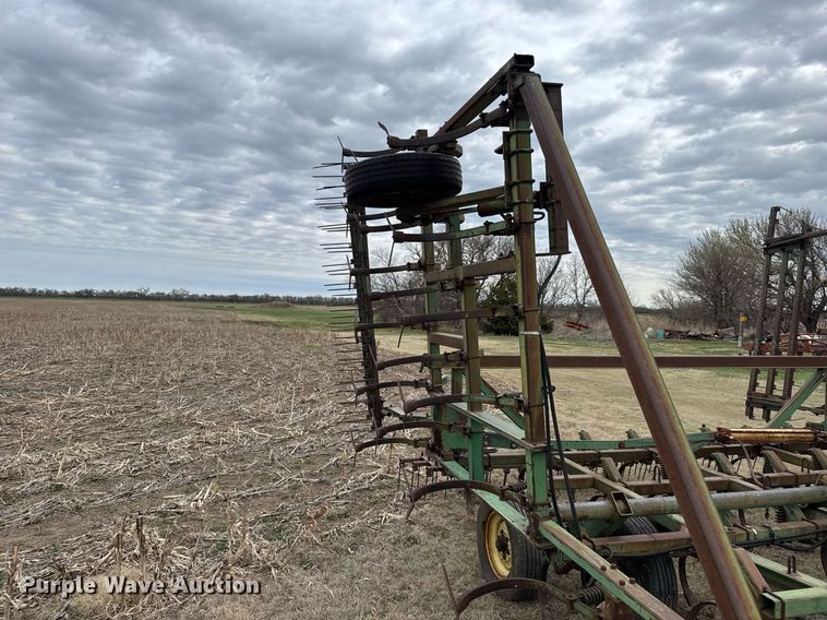 image for item EG6370 John Deere 1000 field cultivator
