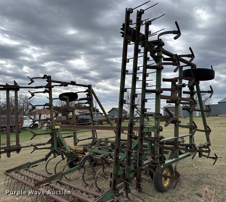 image for item EG6370 John Deere 1000 field cultivator