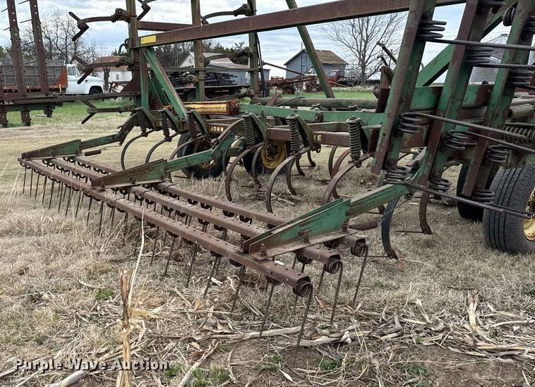 image for item EG6370 John Deere 1000 field cultivator