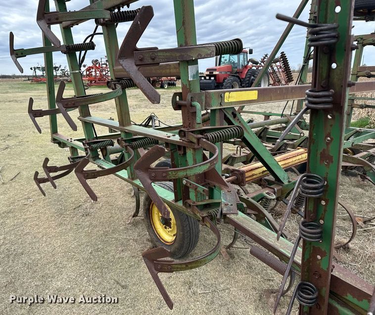 image for item EG6370 John Deere 1000 field cultivator