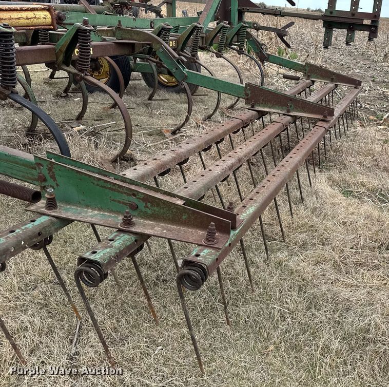 image for item EG6370 John Deere 1000 field cultivator