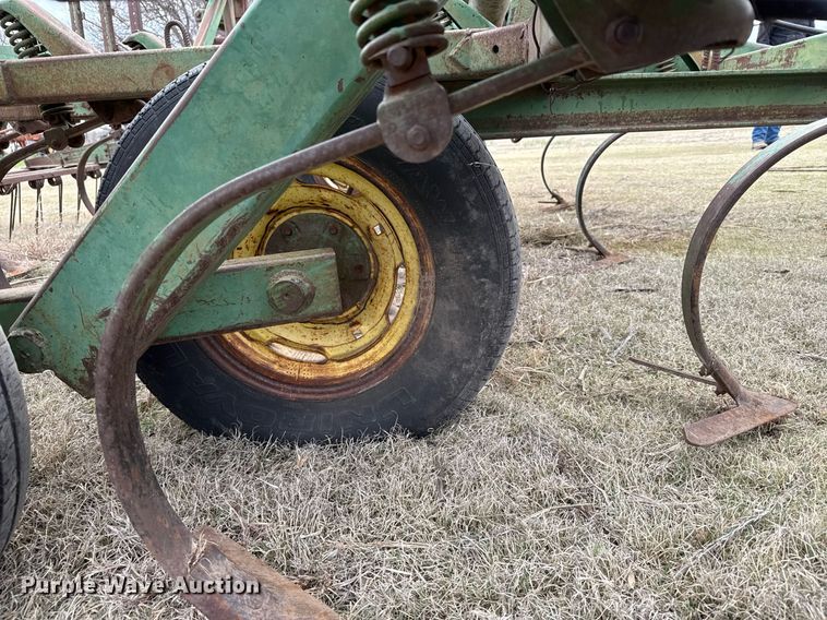 image for item EG6370 John Deere 1000 field cultivator