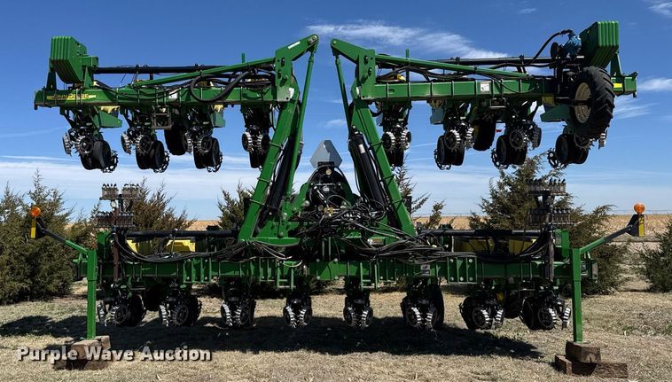 image for item EG6388 John Deere 1720 planter