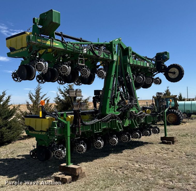 image for item EG6388 John Deere 1720 planter