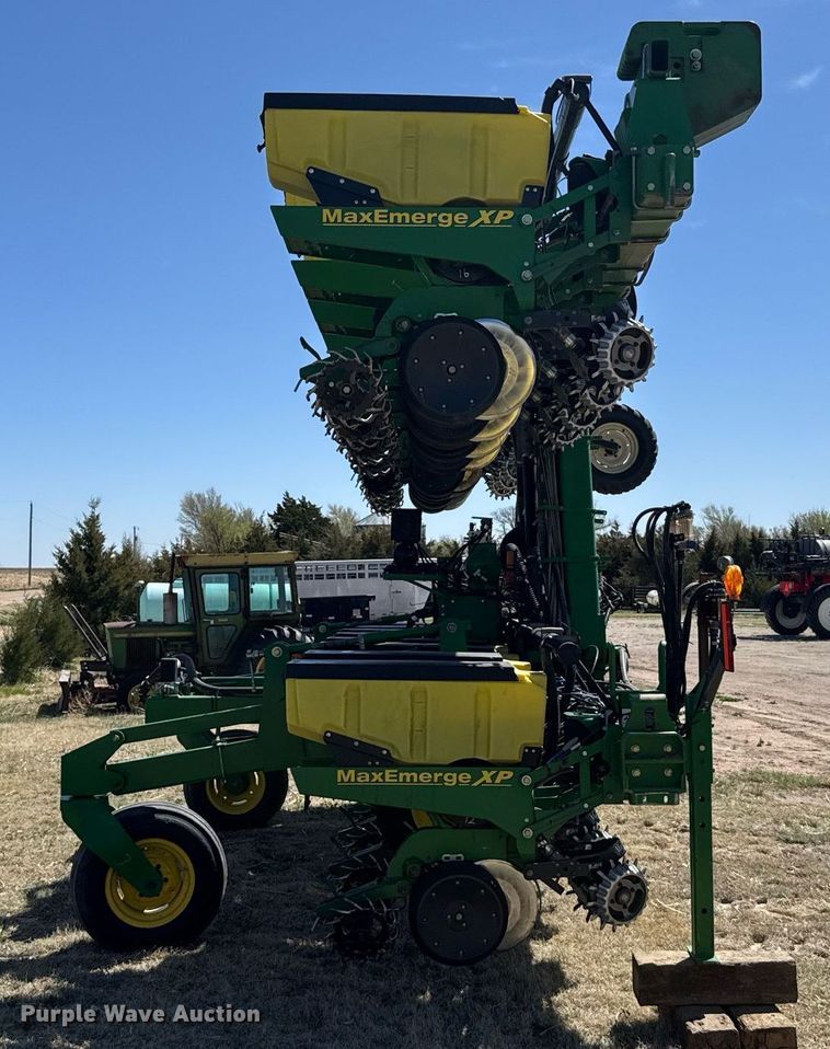 image for item EG6388 John Deere 1720 planter