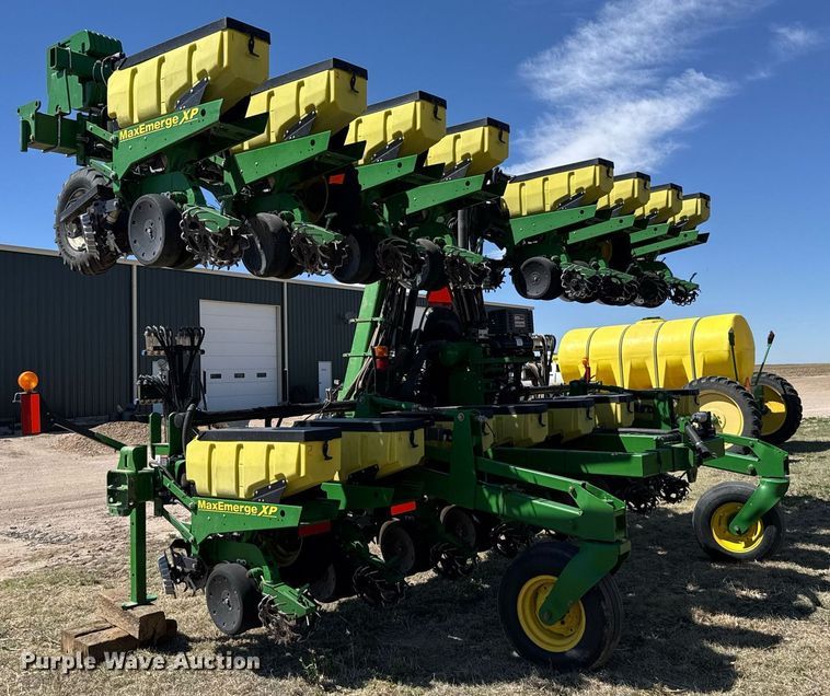 image for item EG6388 John Deere 1720 planter