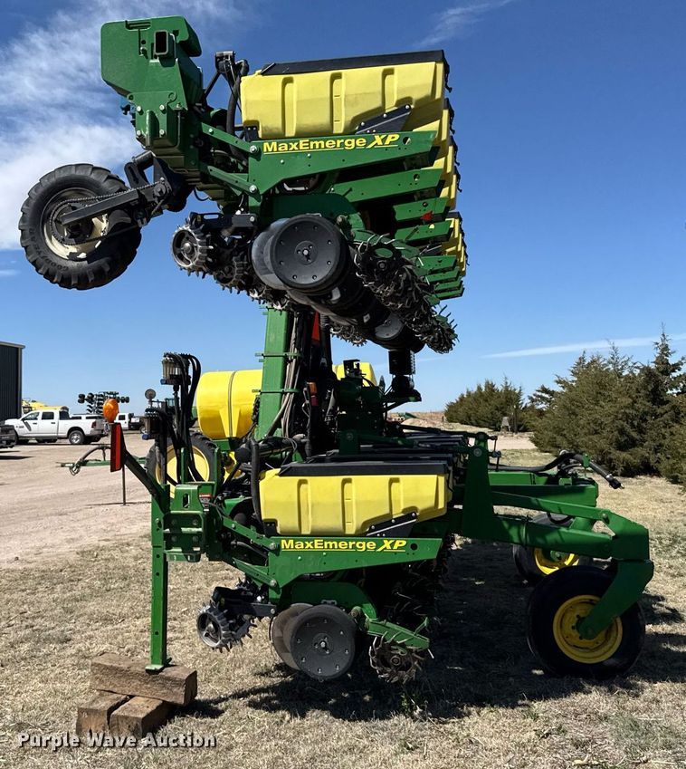 image for item EG6388 John Deere 1720 planter