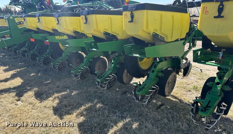 image for item EG6388 John Deere 1720 planter