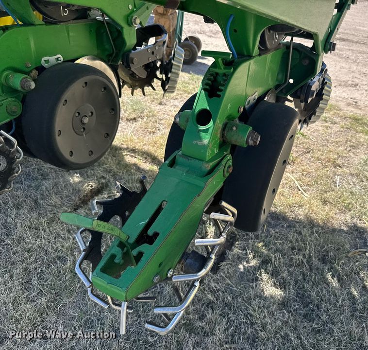 image for item EG6388 John Deere 1720 planter