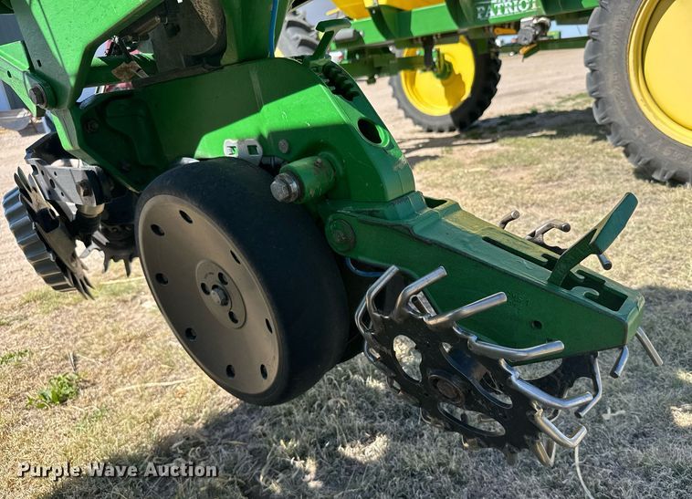image for item EG6388 John Deere 1720 planter