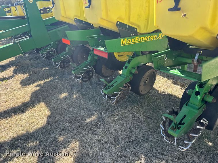 image for item EG6388 John Deere 1720 planter
