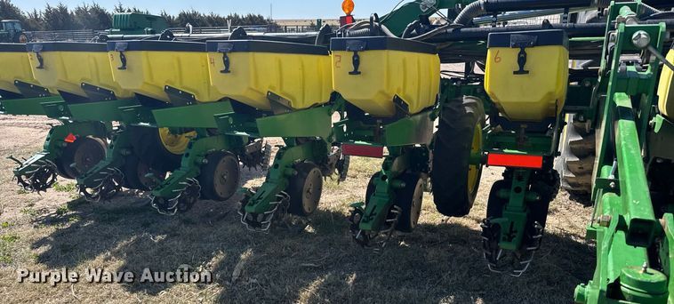 image for item EG6388 John Deere 1720 planter